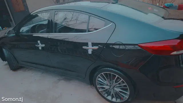Hyundai Avante 2017 · 1.6 AT