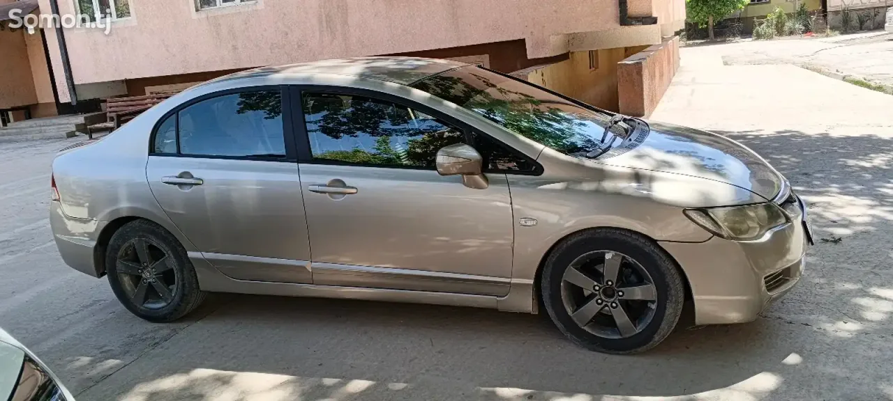 Honda Civic 2006 · 1.6 AT