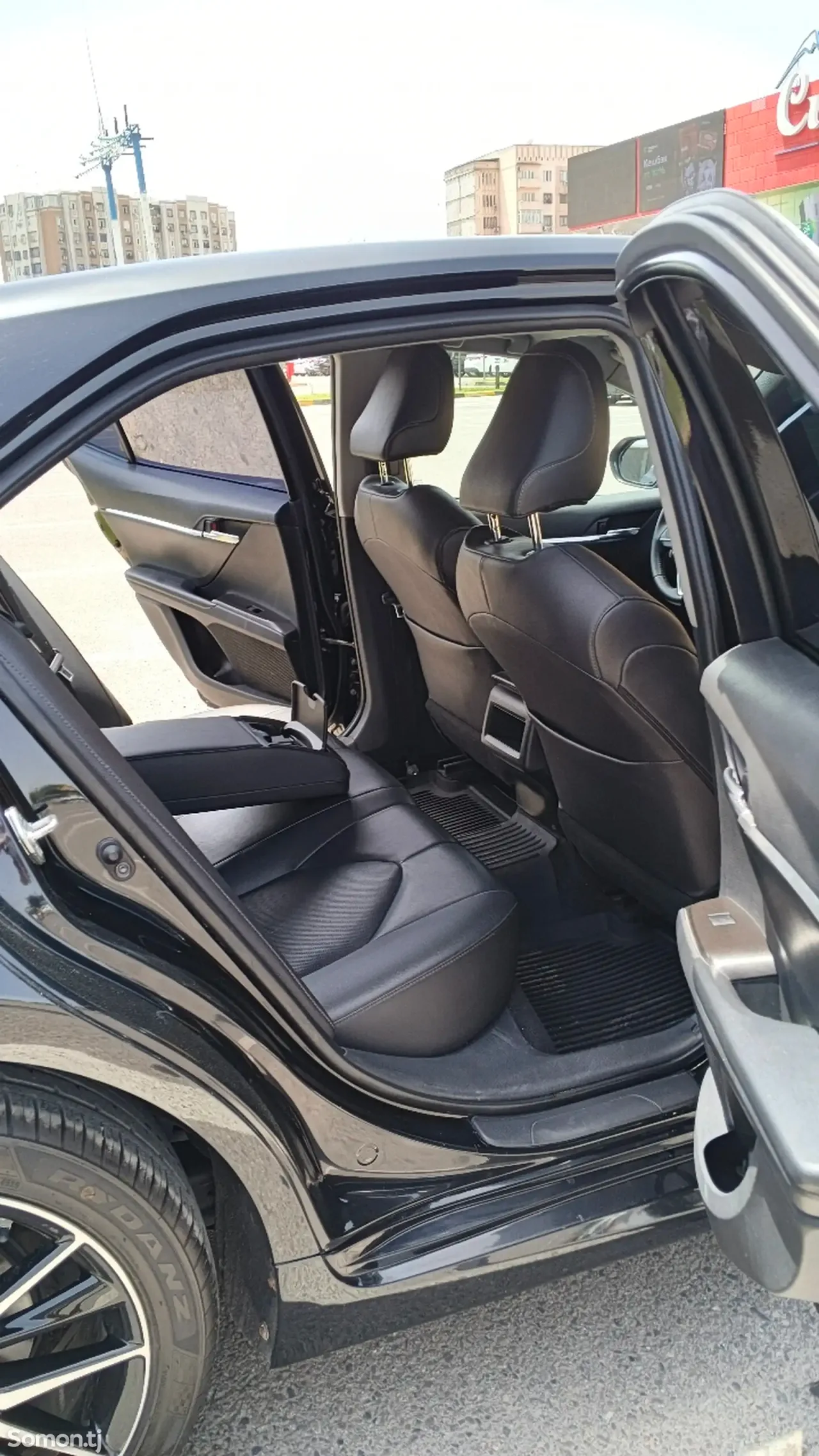 Toyota Camry 2021 · 2.5 AT