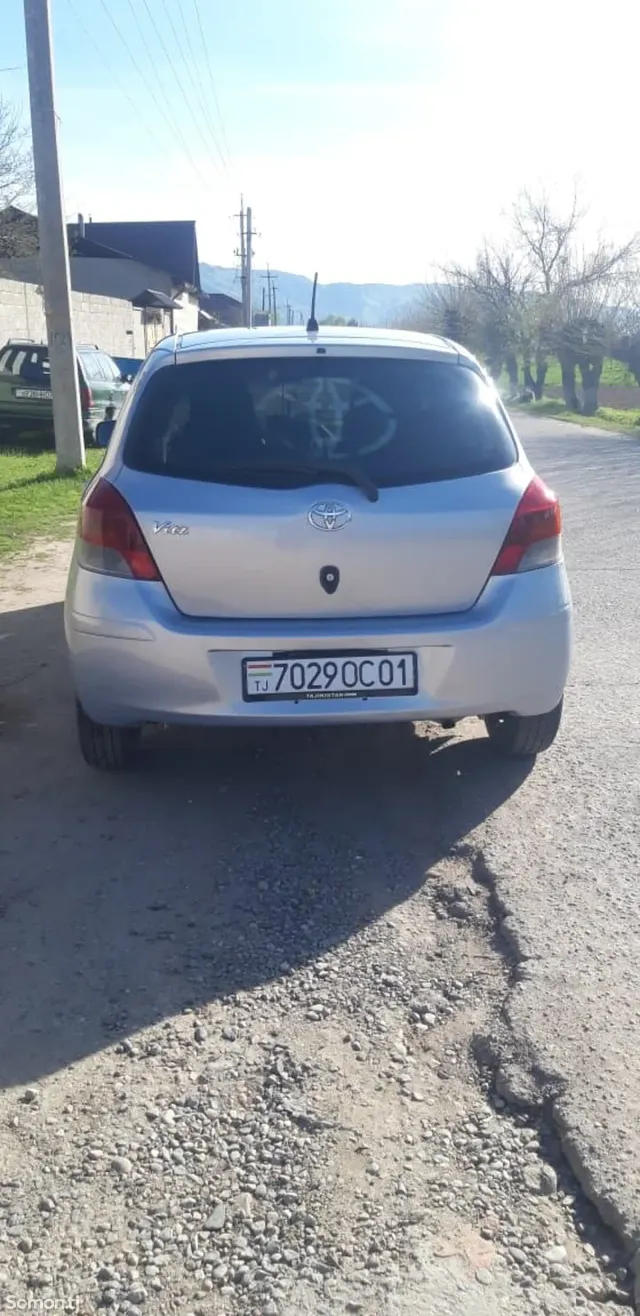 Toyota Vitz 2010 · 1.1 AT