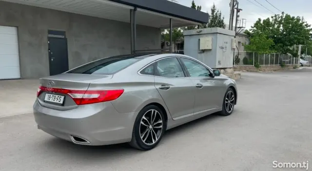 Hyundai Grandeur 2011 · 2.4 AT