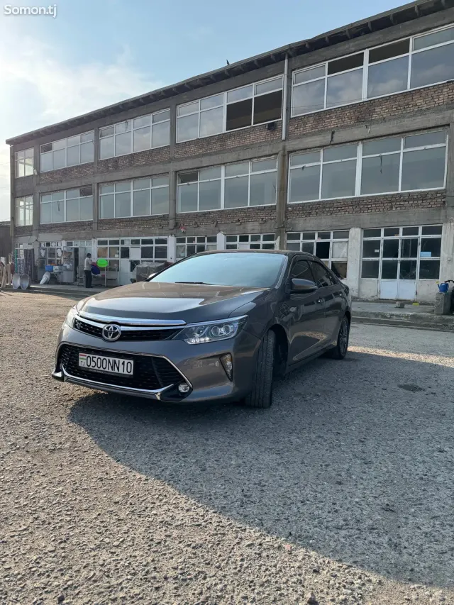 Toyota Camry 2015 · 2.5 AT