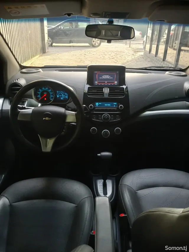 Chevrolet Spark 2014 · 1.0 AT