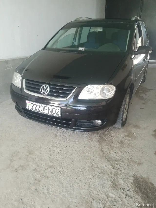 Volkswagen Touran 2006 · 2.0 MT