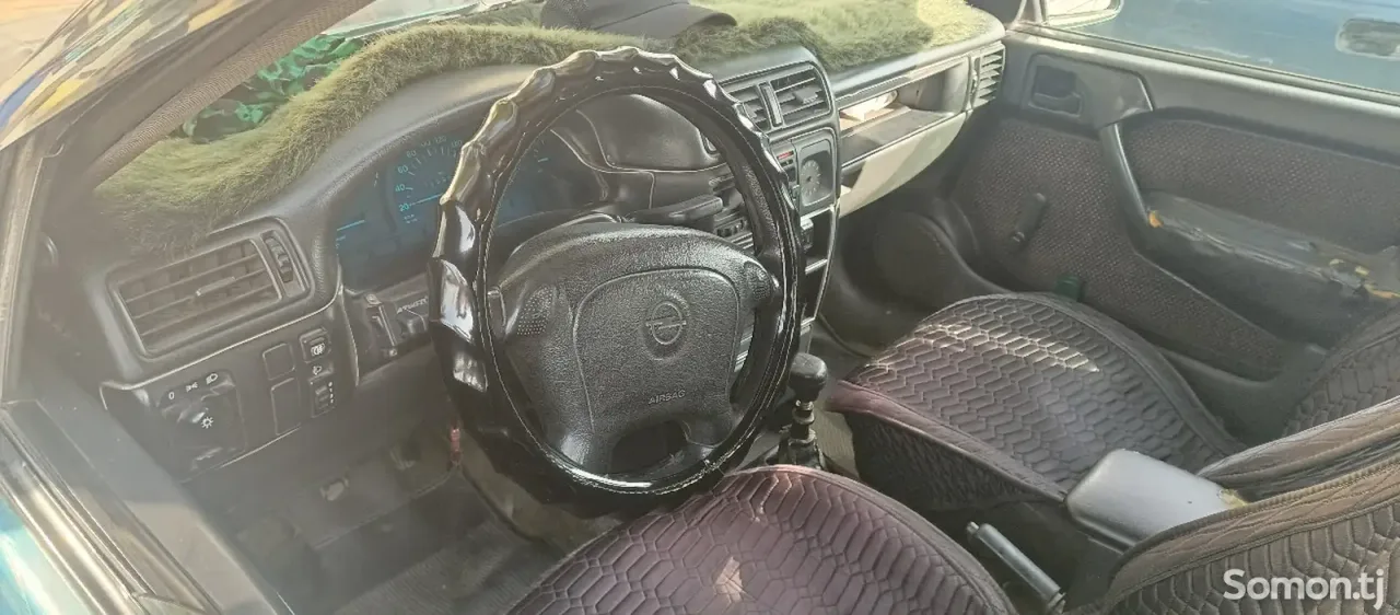 Opel Vectra A 1993 · 1.6 MT