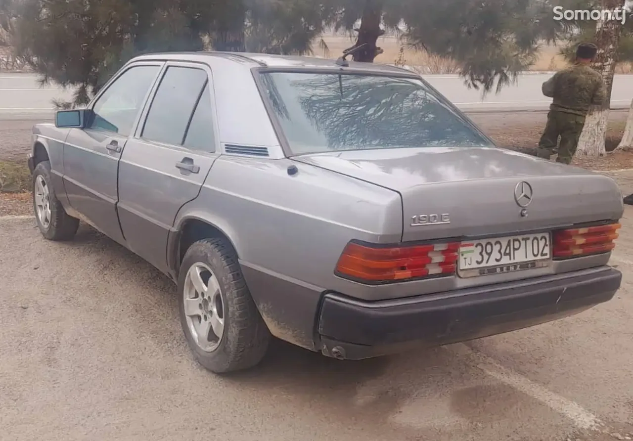Mercedes-Benz W201 1989 · 1.8 MT