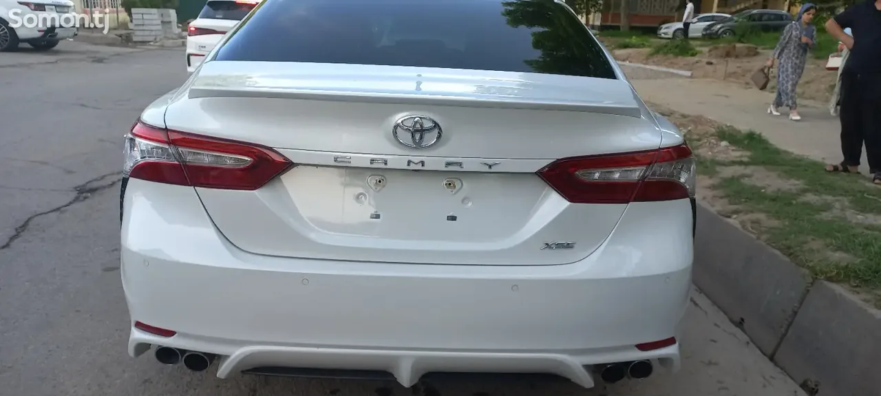 Toyota Camry 2018 · 3.5 AT