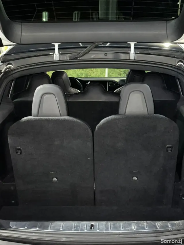 Tesla Model X 2019 · AT