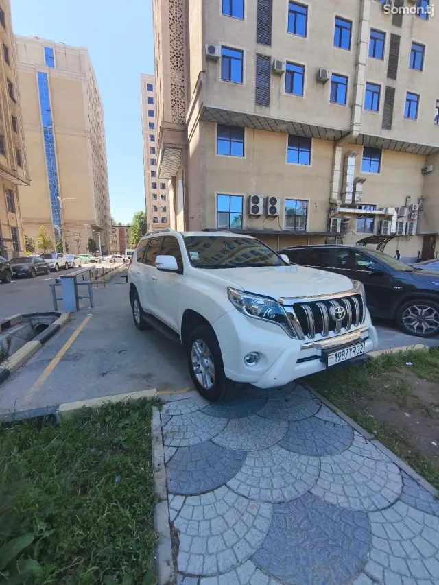 Toyota Land Cruiser Prado 2011 · 2.7 AT