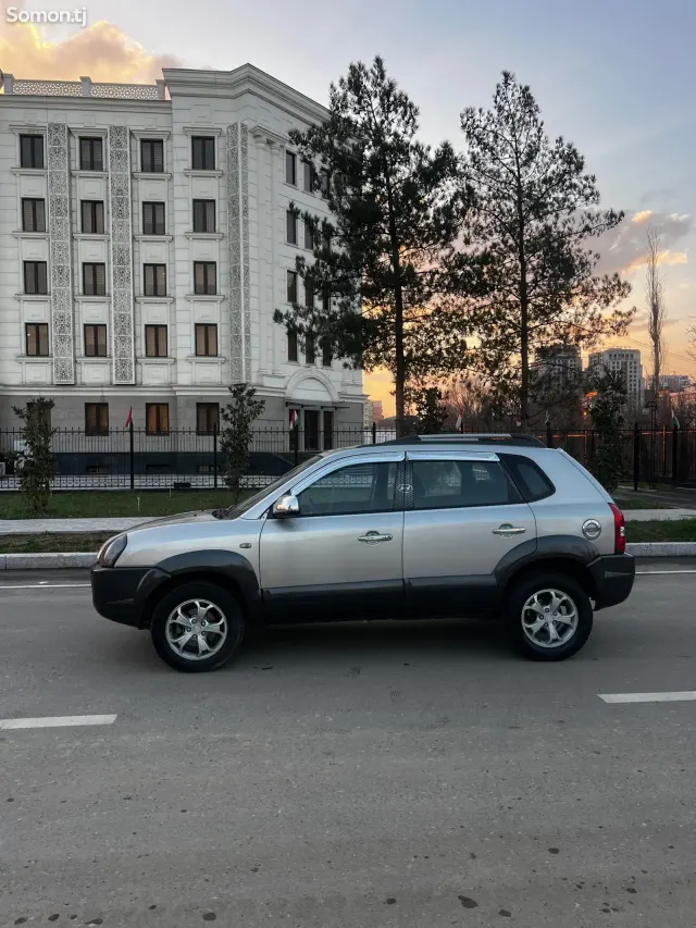 Hyundai Tucson 2009 · 2.0 AT
