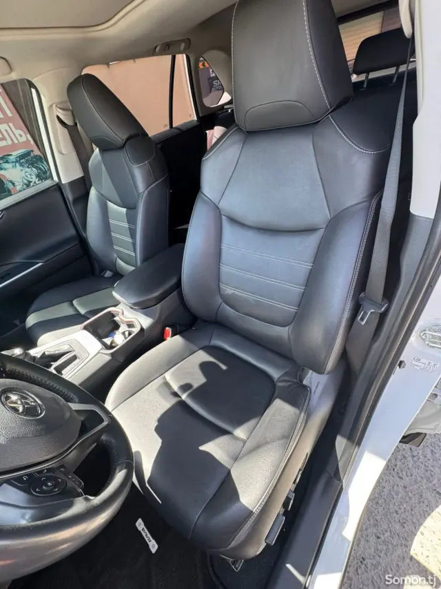 Toyota RAV 4 2021 · 2.0 AT