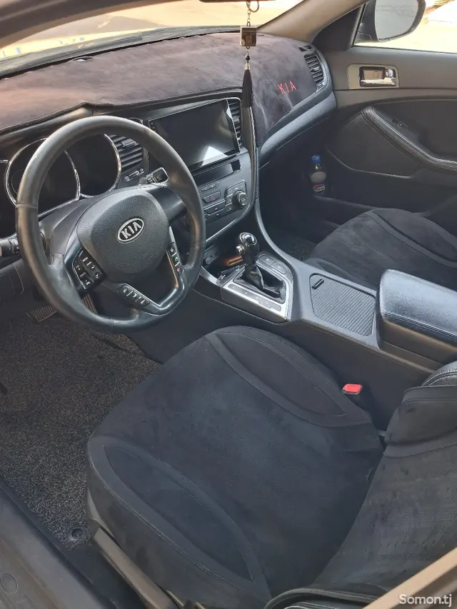 Kia K5 2011 · 2.0 AT