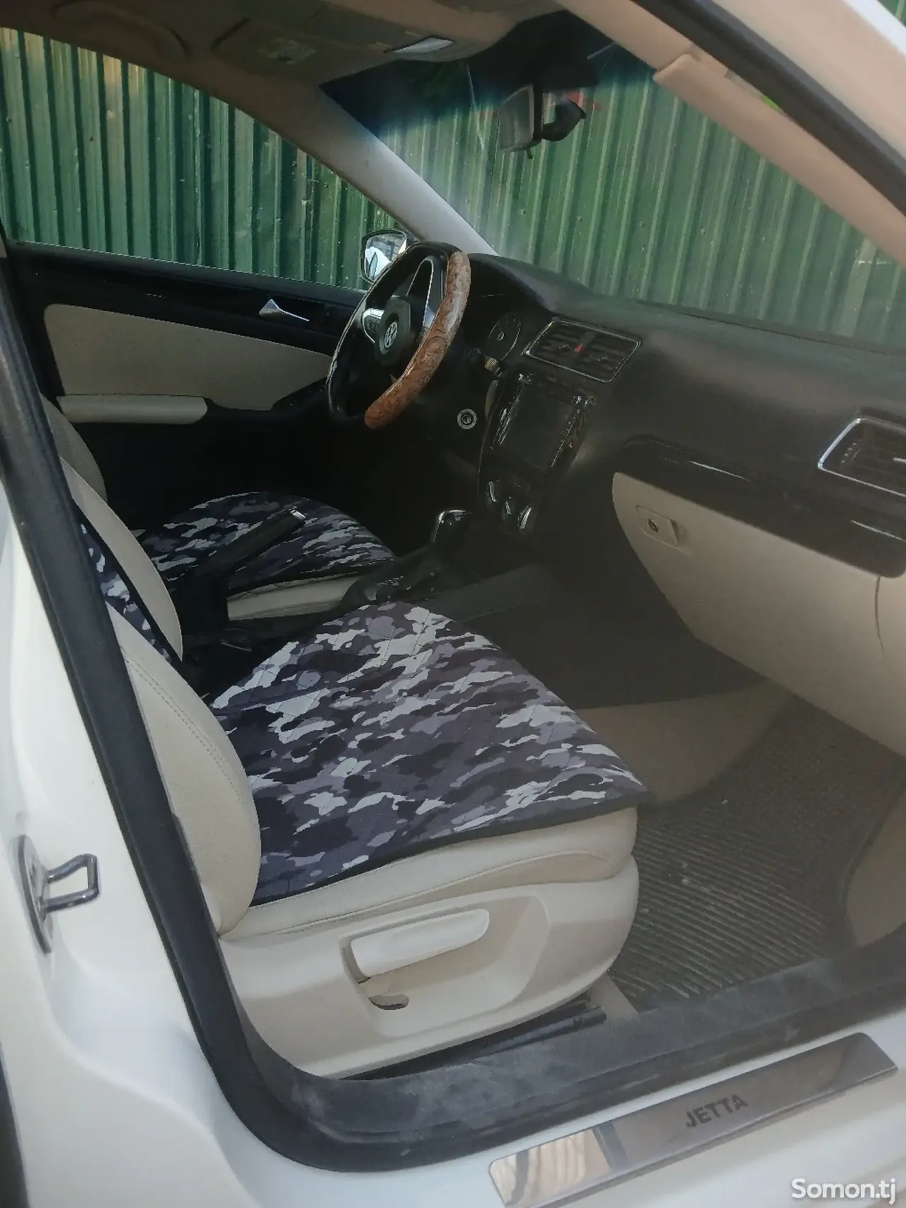 Volkswagen Jetta 2012 · 2.5 AT