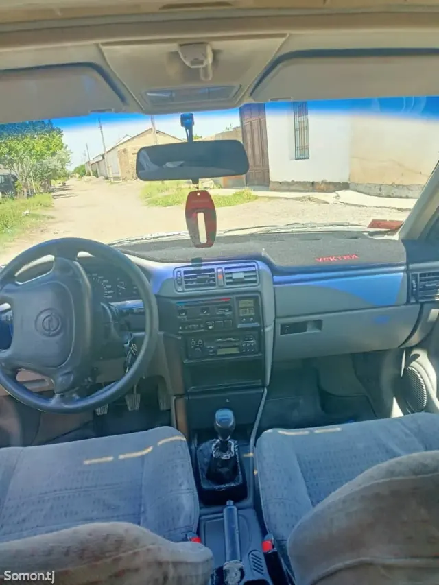 Opel Vectra A 1995 · 1.6 MT