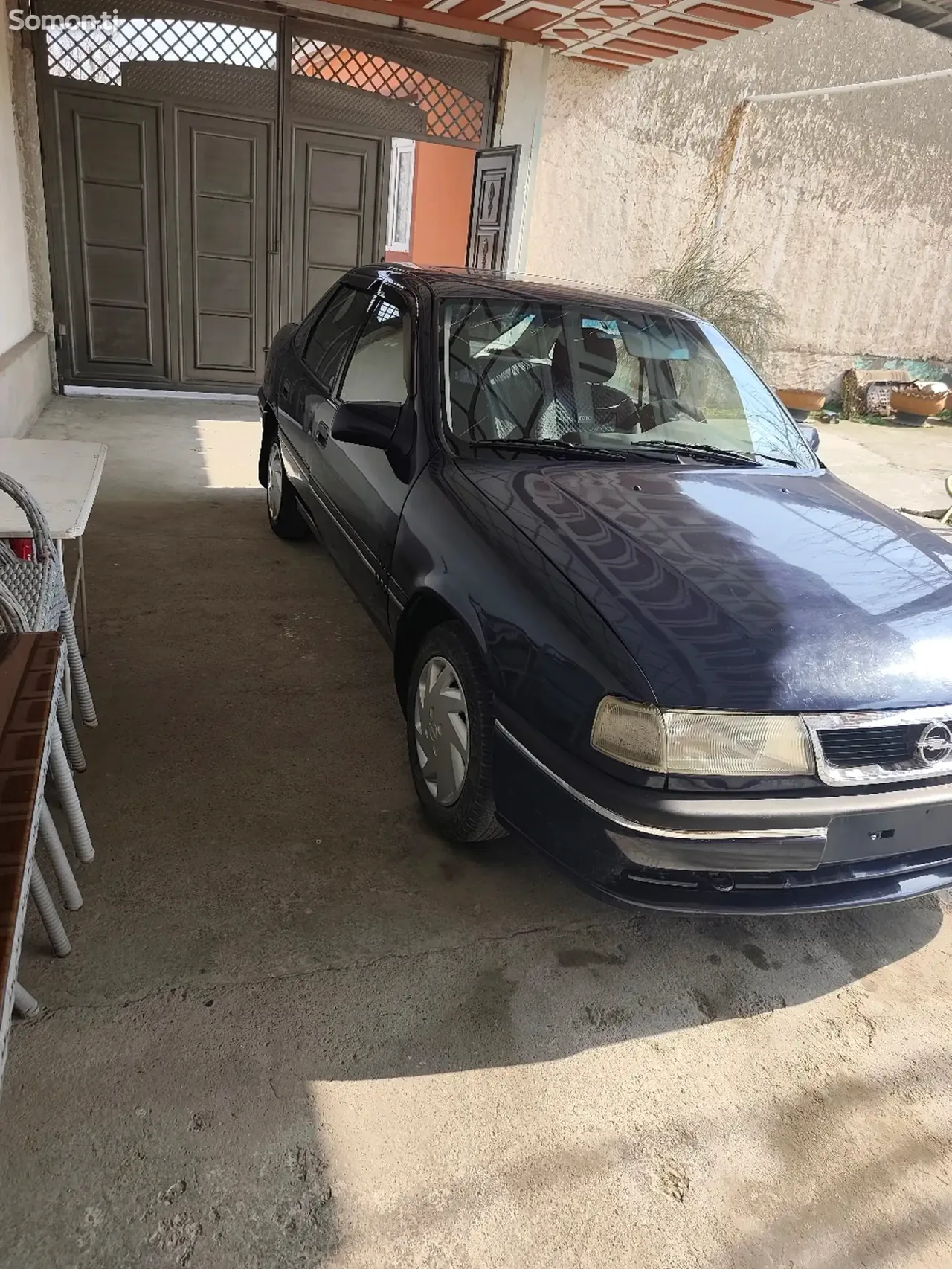 Opel Vectra A 1994 · 1.6 MT