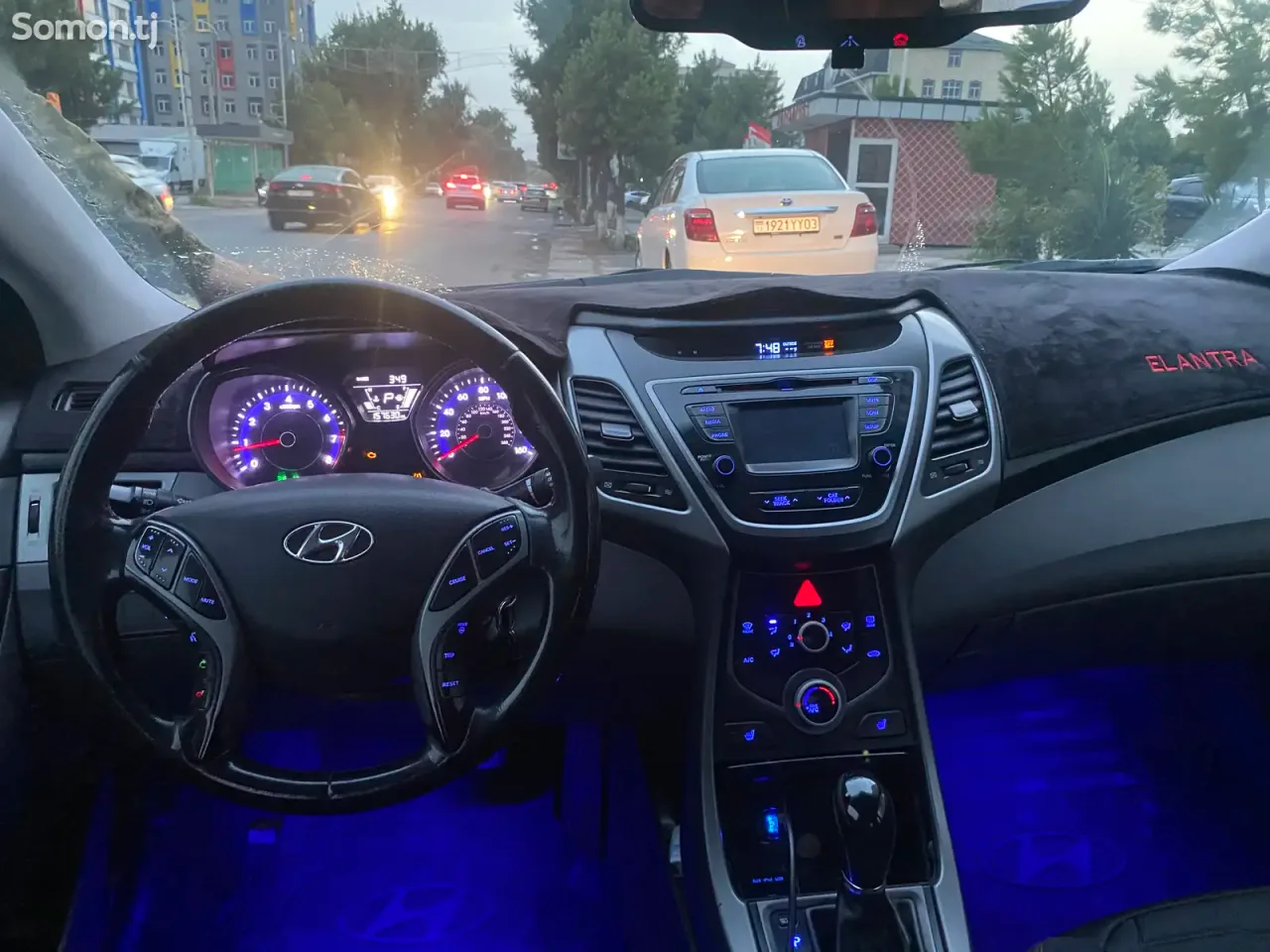 Hyundai Elantra 2015 · 1.6 AT