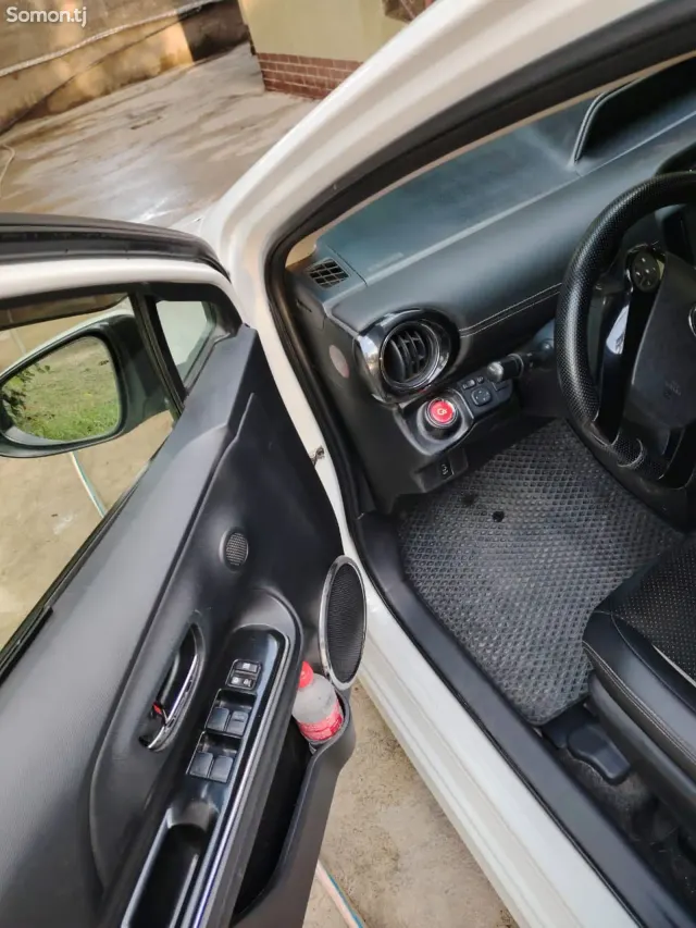 Toyota Aqua 2014 · 1.5 AT