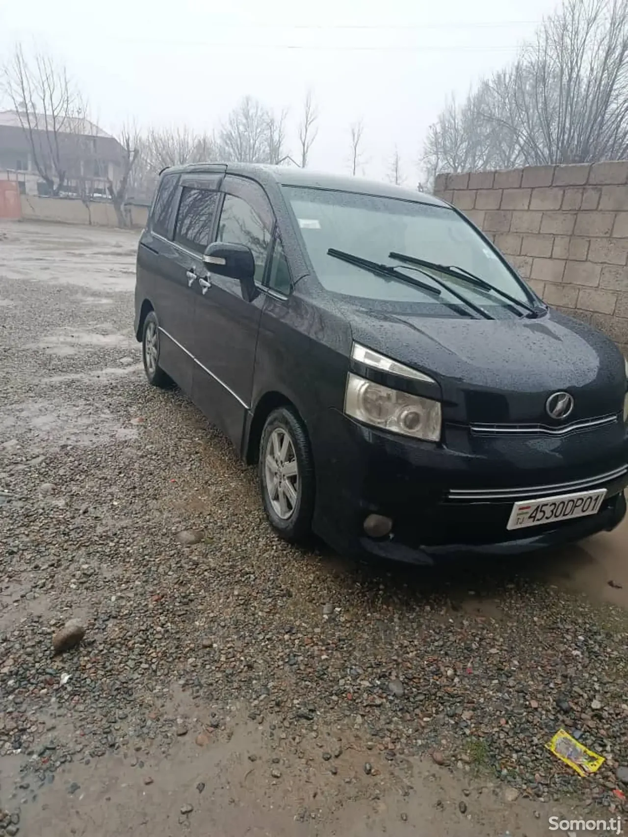 Toyota Voxy 2010 · 2.4 AT