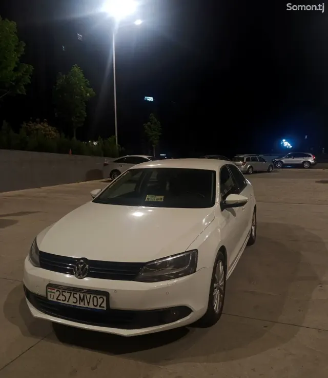 Volkswagen Jetta 2014 · 1.6 AT