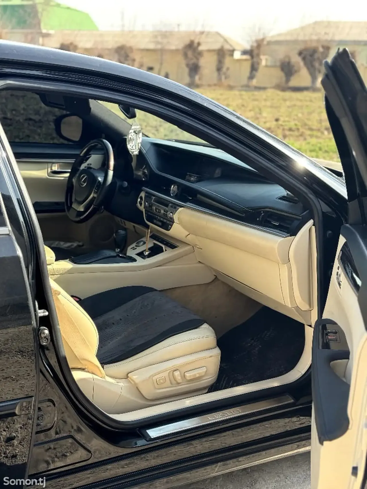 Lexus ES series 2013 · 3.0 AT