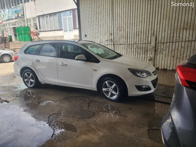 Opel Astra J 2014 · 1.6 MT