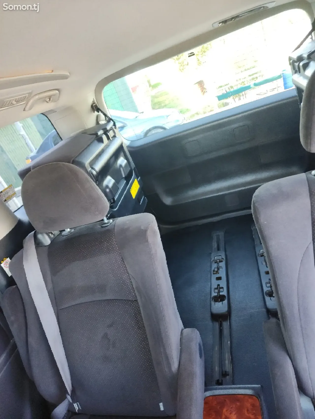 Toyota Vellfire 2009 · 2.4 AT
