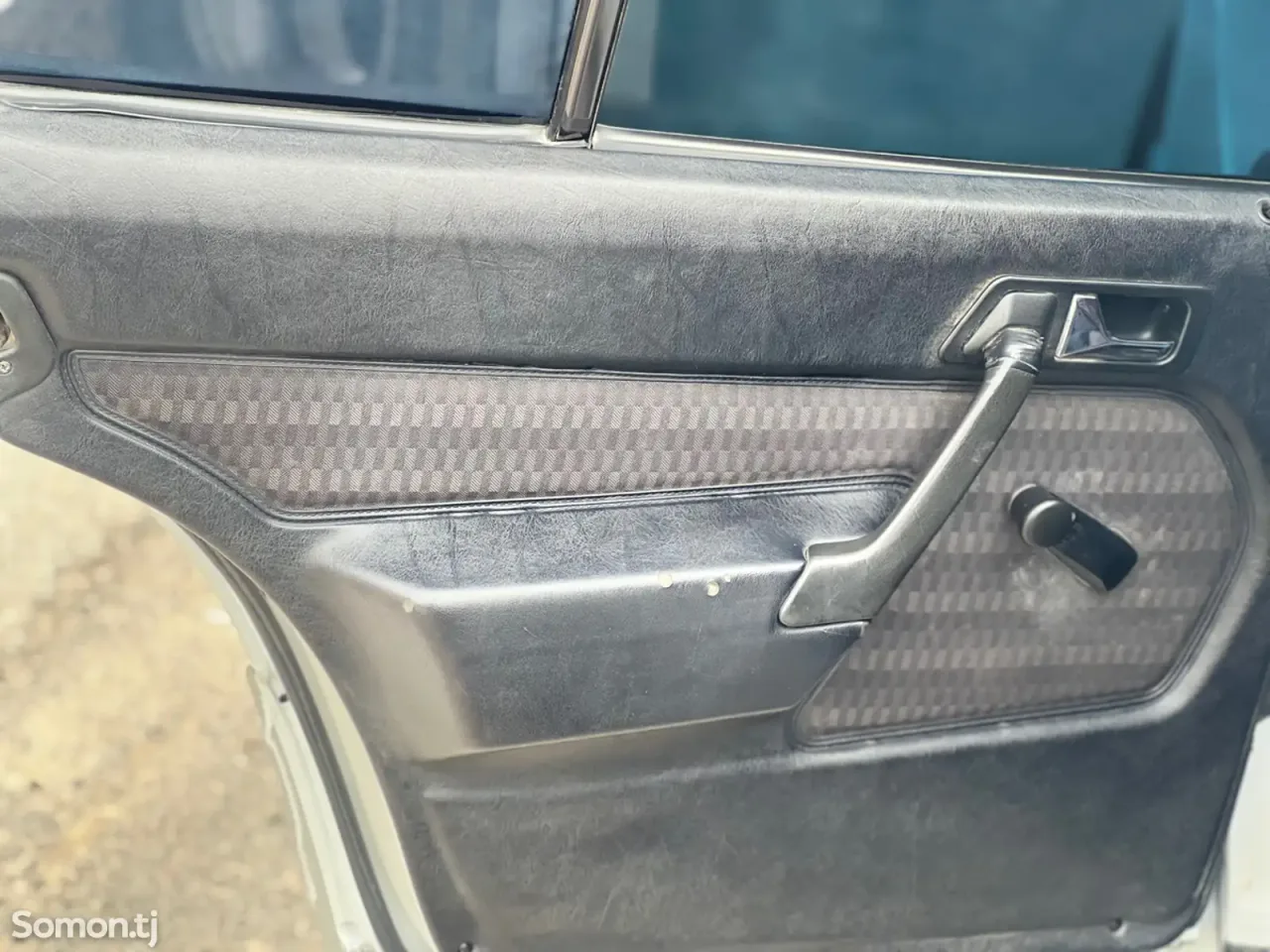 Mercedes-Benz W201 1993 · 2.0 MT