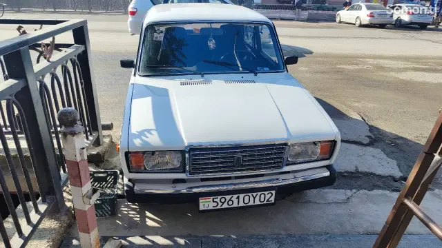 Lada (ВАЗ) 2107 2000 · 1.6 MT