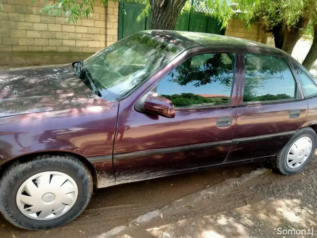 Opel Vectra A 1994 · 1.6 MT