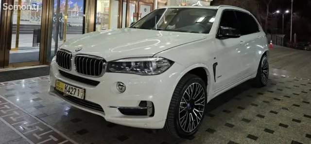 BMW X5 2015 · 3.0 AT