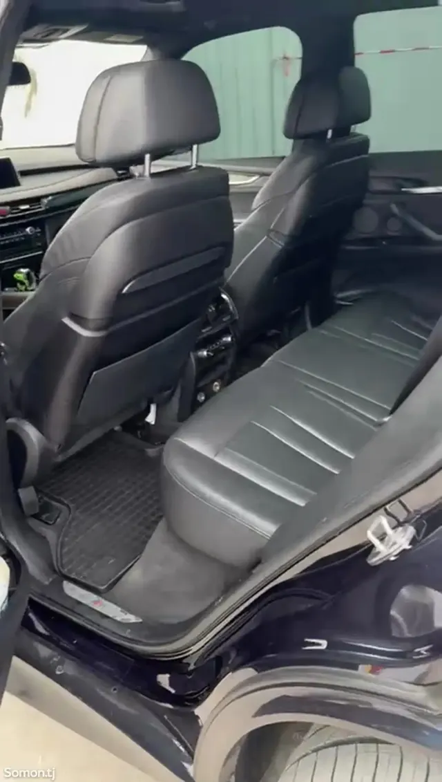 BMW X5 M 2016 · 4.0 AT