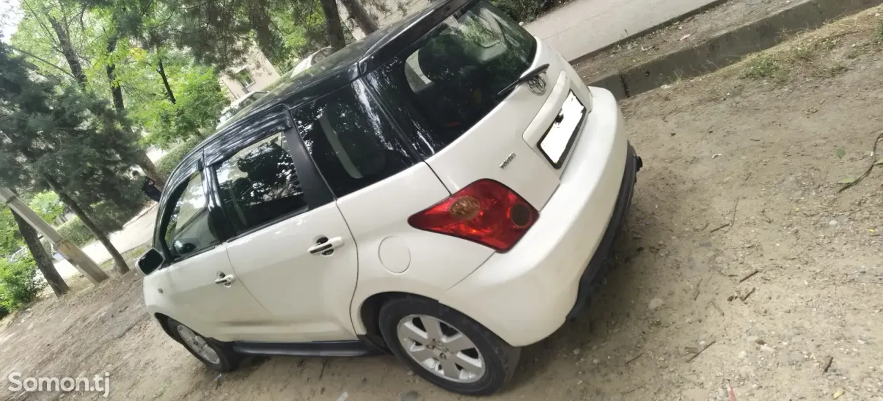 Toyota Ist 2005 · 1.3 AT