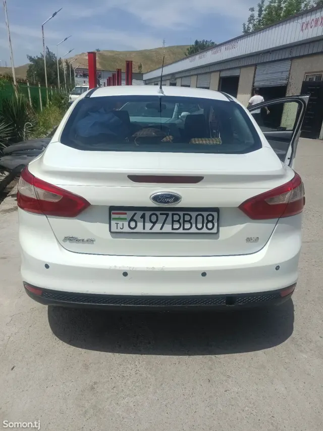 Ford Focus 2013 · 1.6 MT