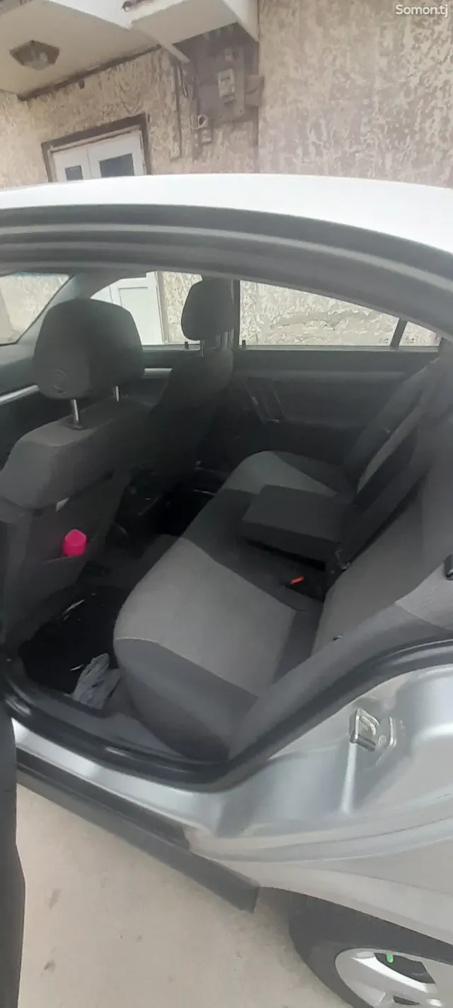 Opel Vectra C 2004 · 2.0 MT