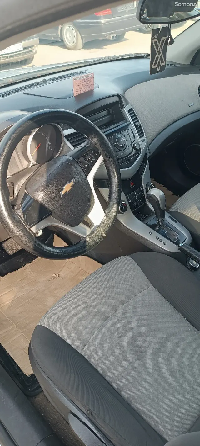Chevrolet Cruze 2011 · 1.8 AT