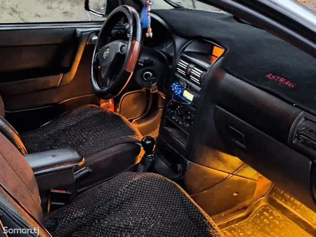 Opel Astra G 1999 · 1.6 MT