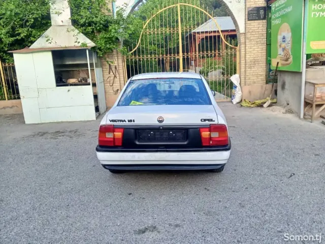 Opel Vectra A 1992 · 1.6 MT