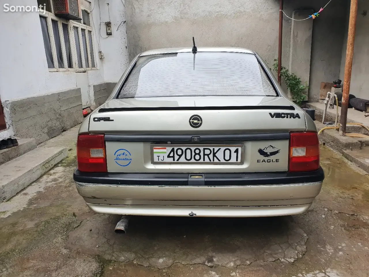 Opel Vectra A 1991 · 1.6 MT