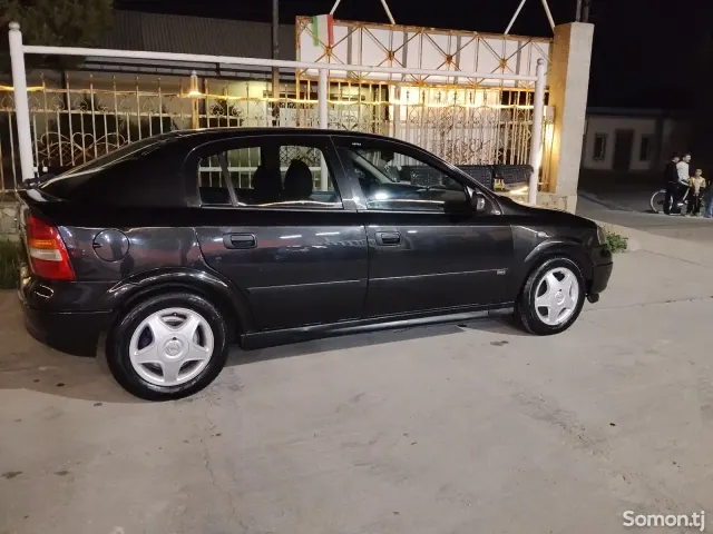 Opel Astra G 1999 · 1.6 MT