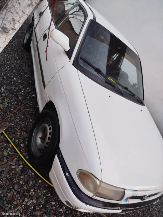 Opel Astra F 1993 · 1.6 MT