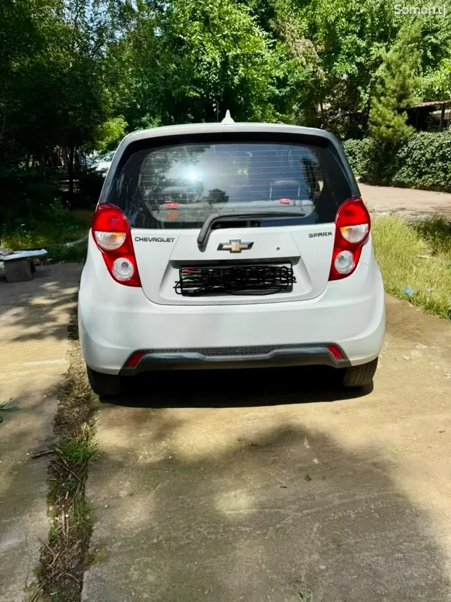 Chevrolet Spark 2014 · 1.1 AT