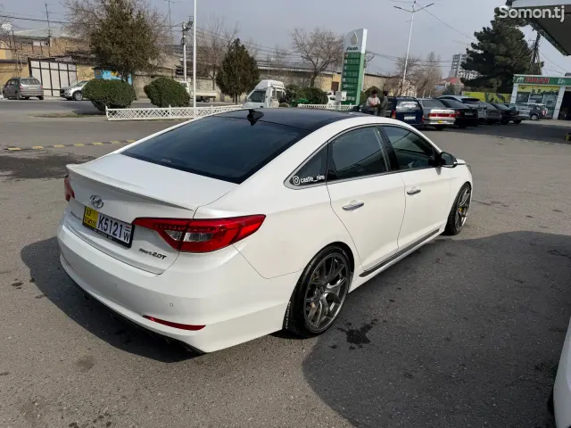Hyundai Sonata 2015 · 2.0 AT