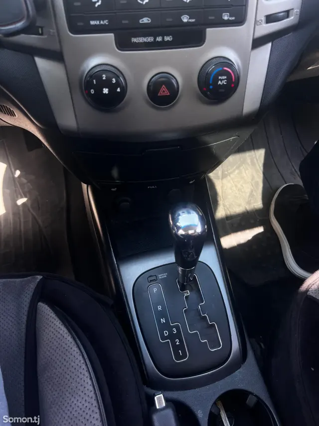Hyundai Elantra 2010 · 2.0 AT