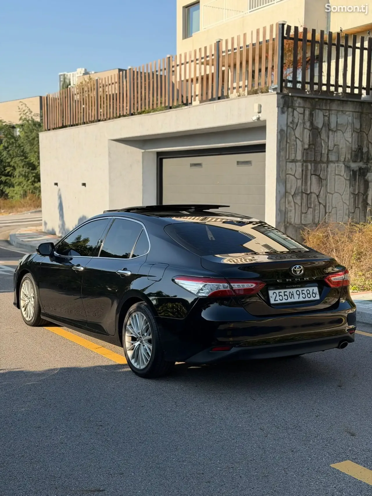 Toyota Camry 2019 · 2.5 AT