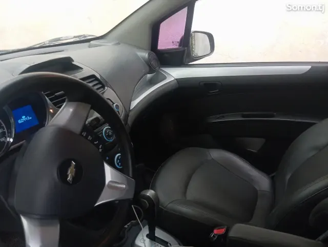 Chevrolet Spark 2015 · 1.0 AT