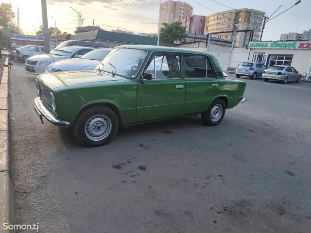 Lada (ВАЗ) 2111 1980 · 1.5 MT