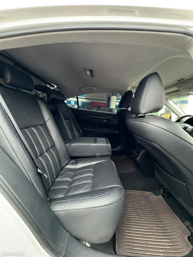 Lexus ES series 2016 · 3.0 AT