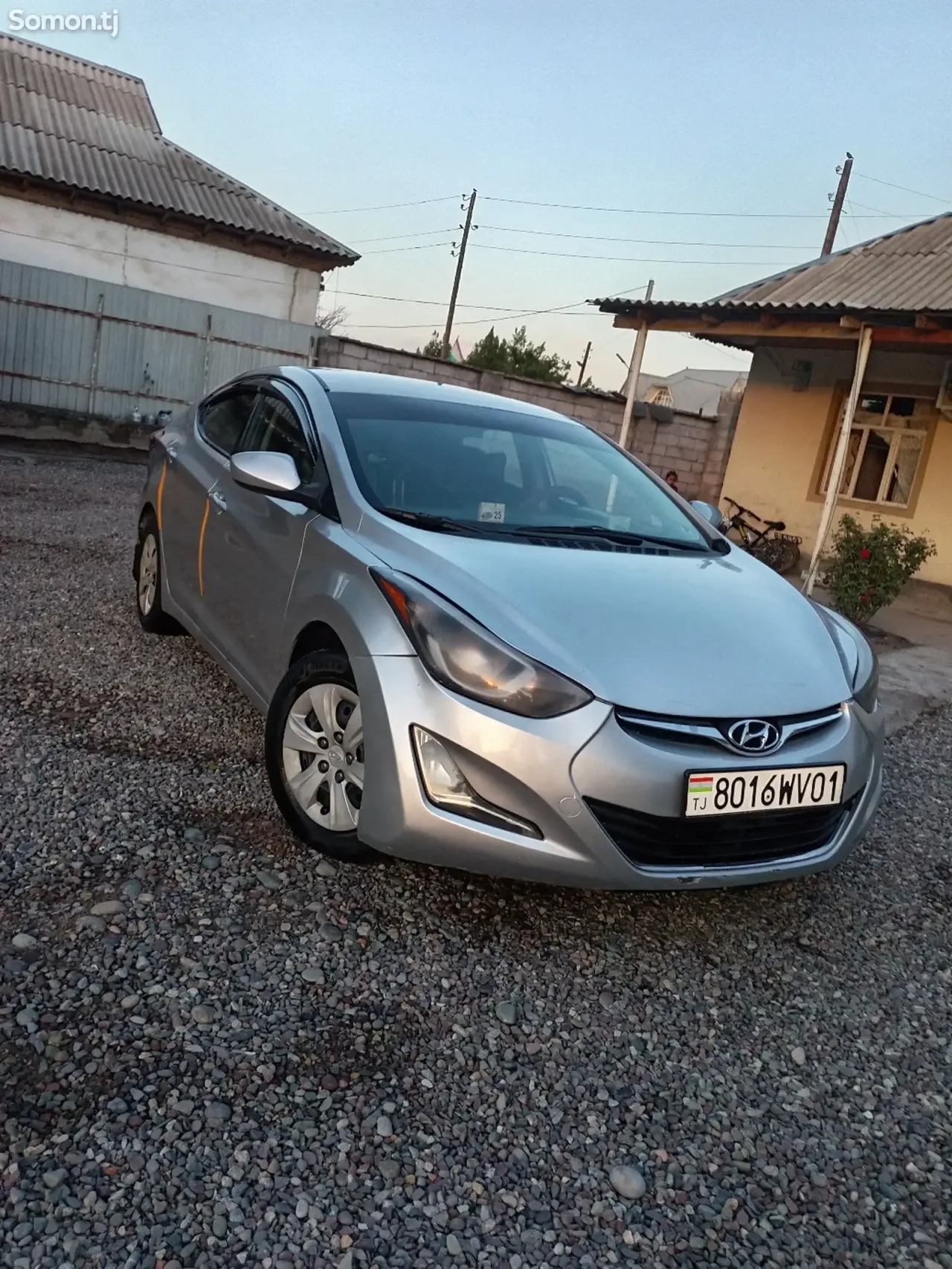 Hyundai Elantra 2016 · 1.8 AT