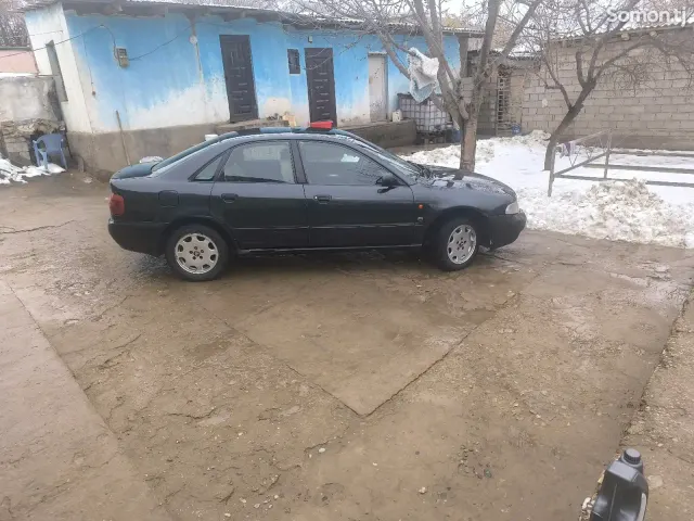 Audi A4 1995 · 1.6 MT