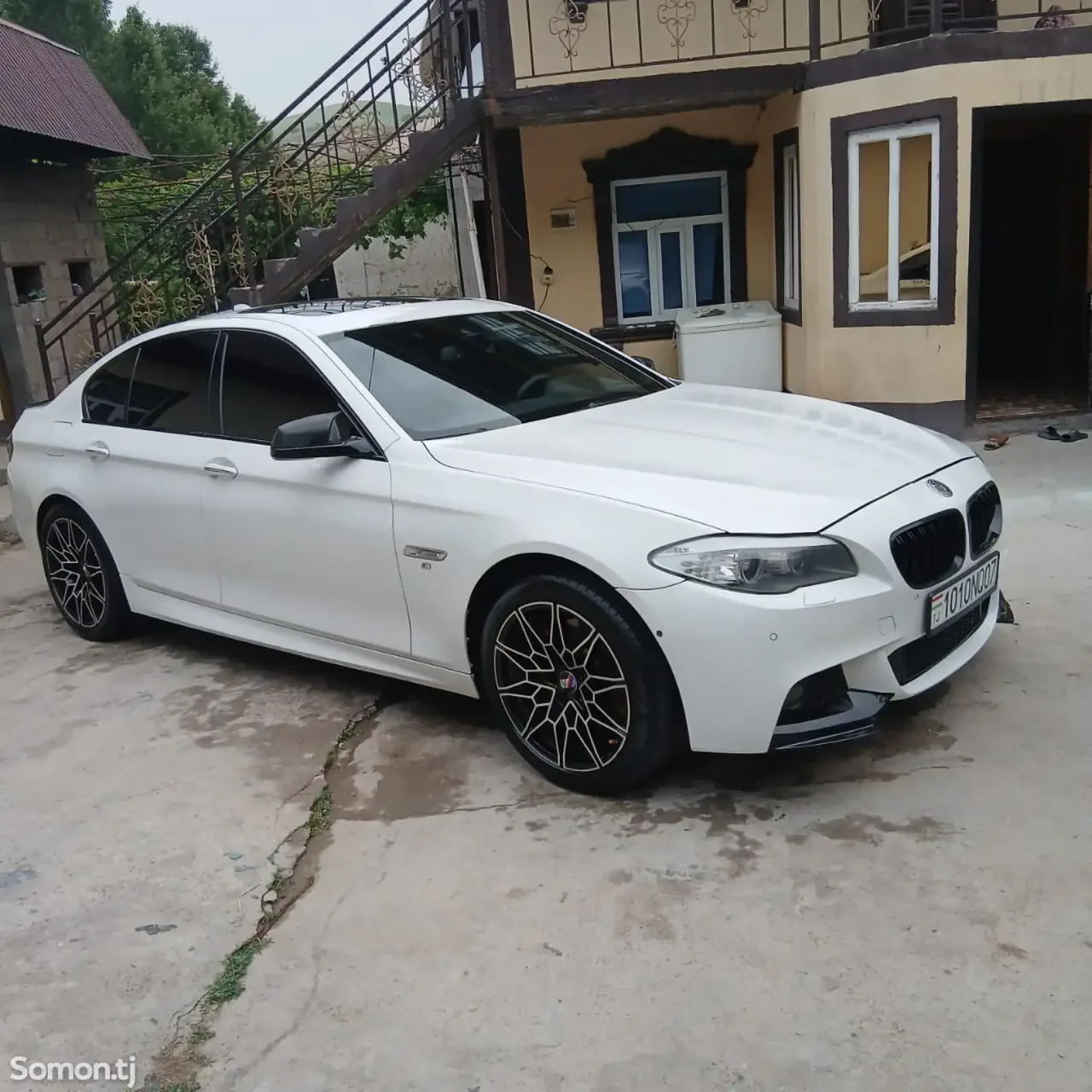 BMW 5 series 2012 · 3.5 AT